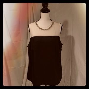 Sleeveless black and white top